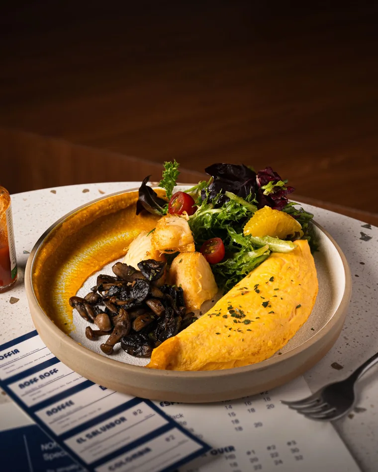Omelette Mushrooms with pumpkin hummus